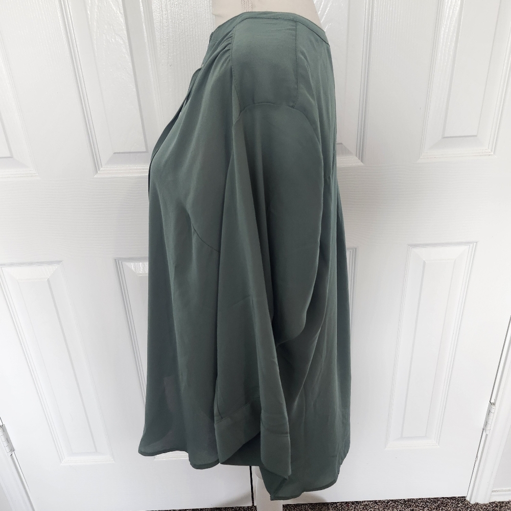 Torrid Size 2 Harper 3/4 Sleeve Lace Up Blouse Green - Picture 4 of 10
